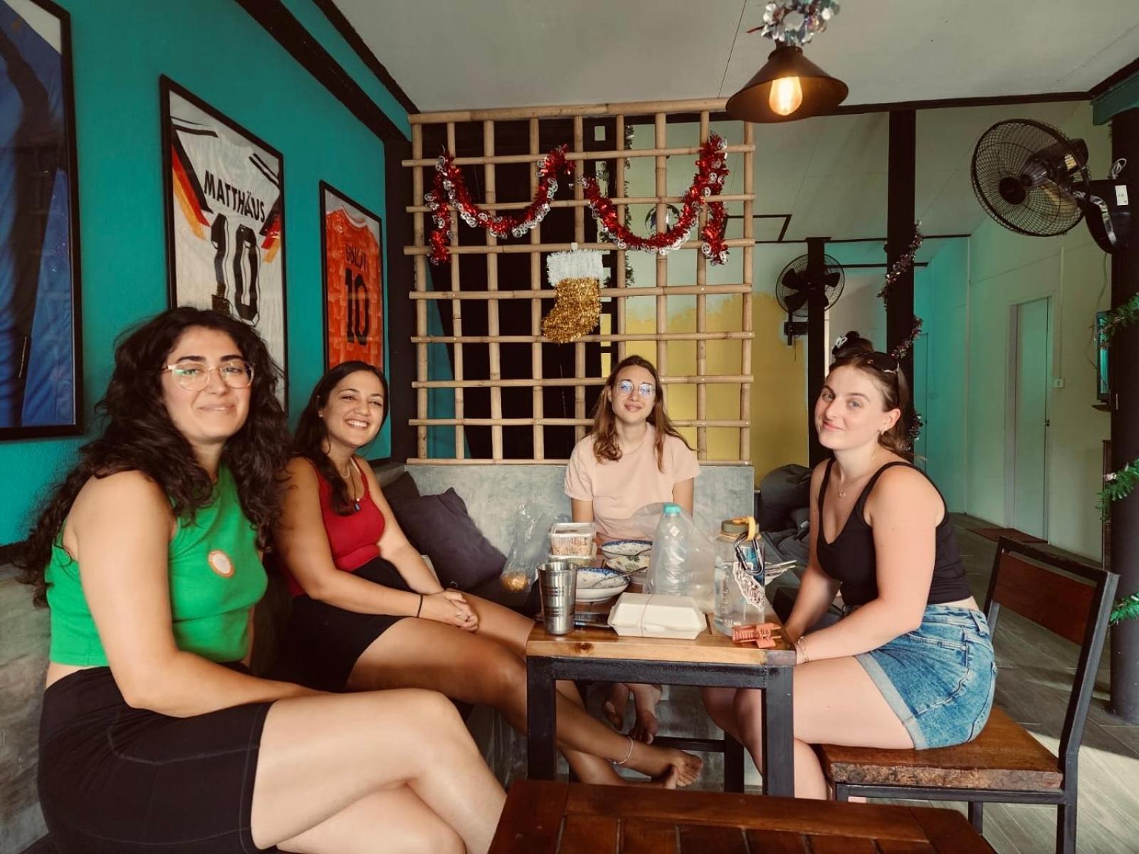 The 10 Club Hostel Thong Sala Bagian luar foto