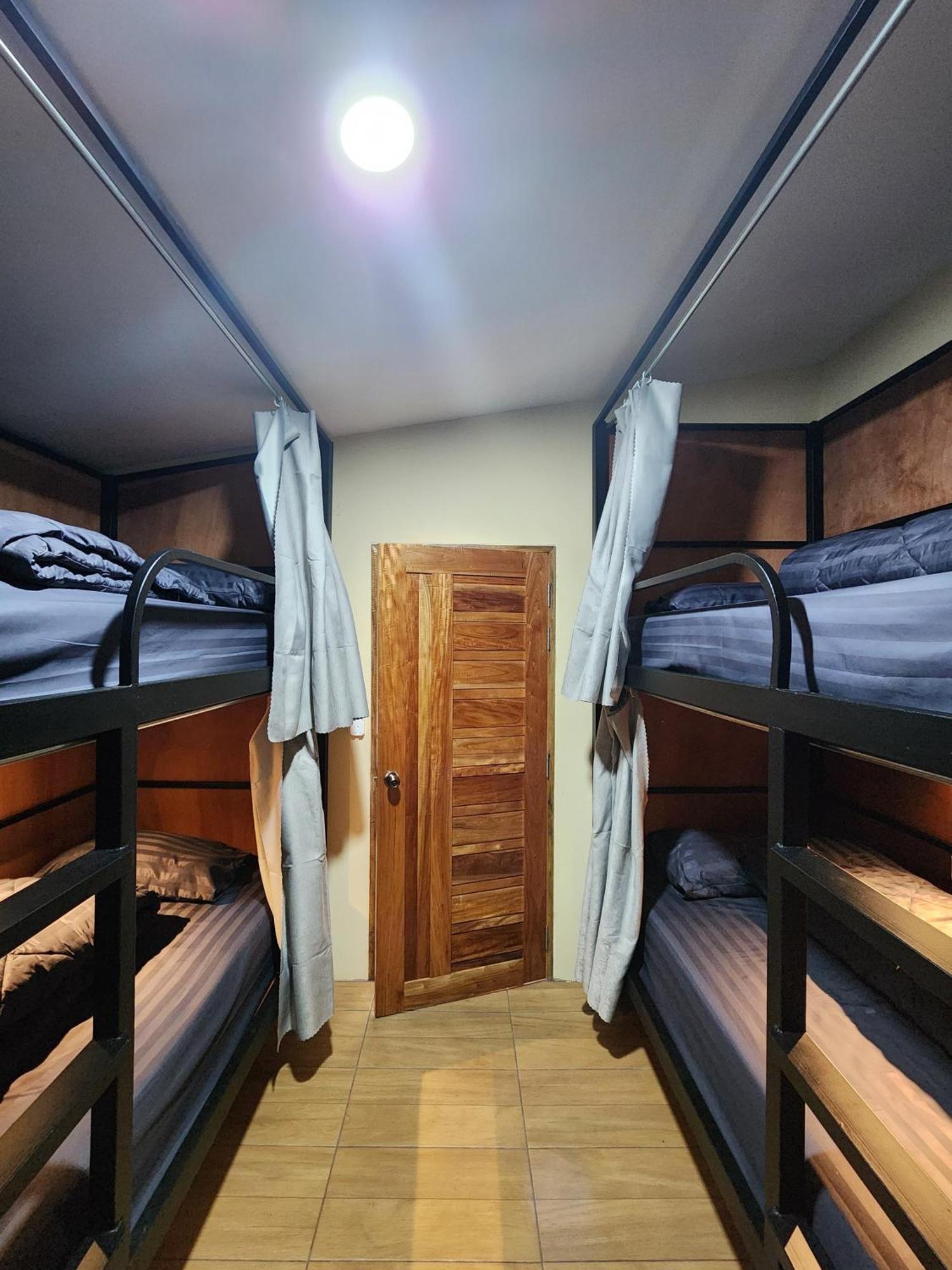 The 10 Club Hostel Thong Sala Bagian luar foto
