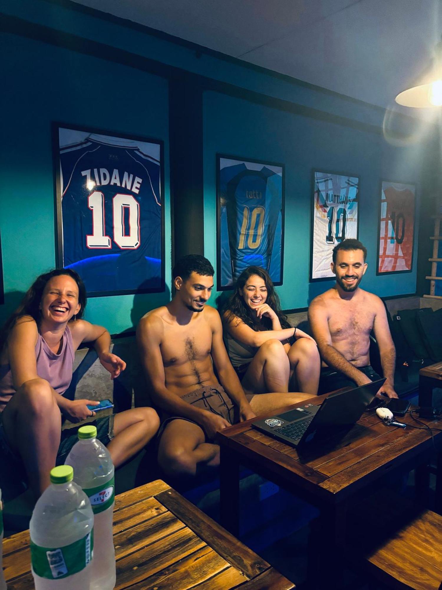 The 10 Club Hostel Thong Sala Bagian luar foto