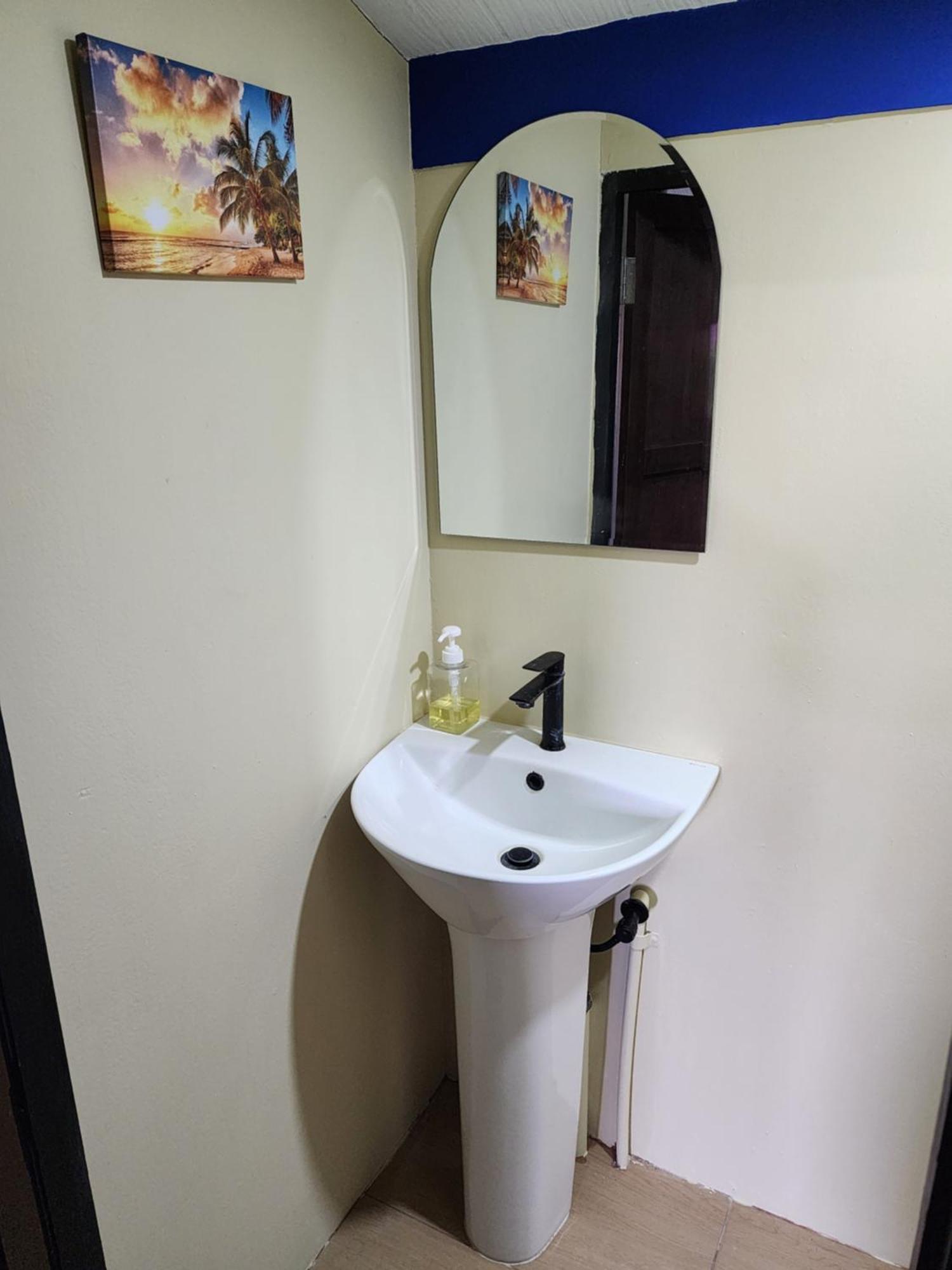 The 10 Club Hostel Thong Sala Bagian luar foto