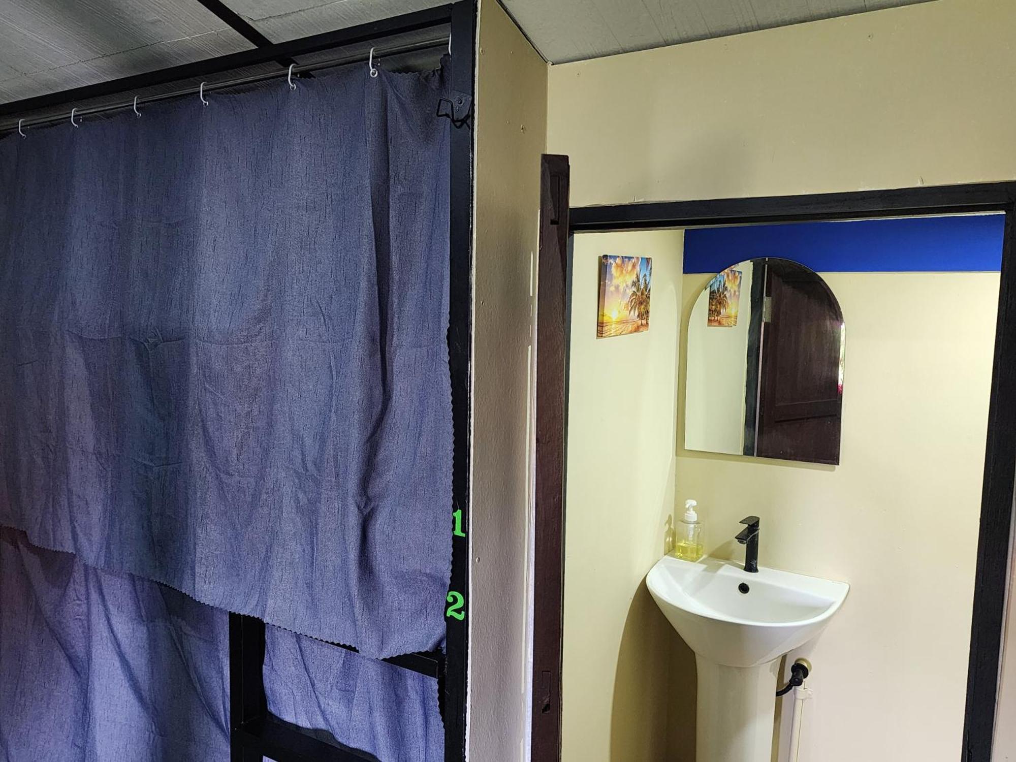 The 10 Club Hostel Thong Sala Bagian luar foto