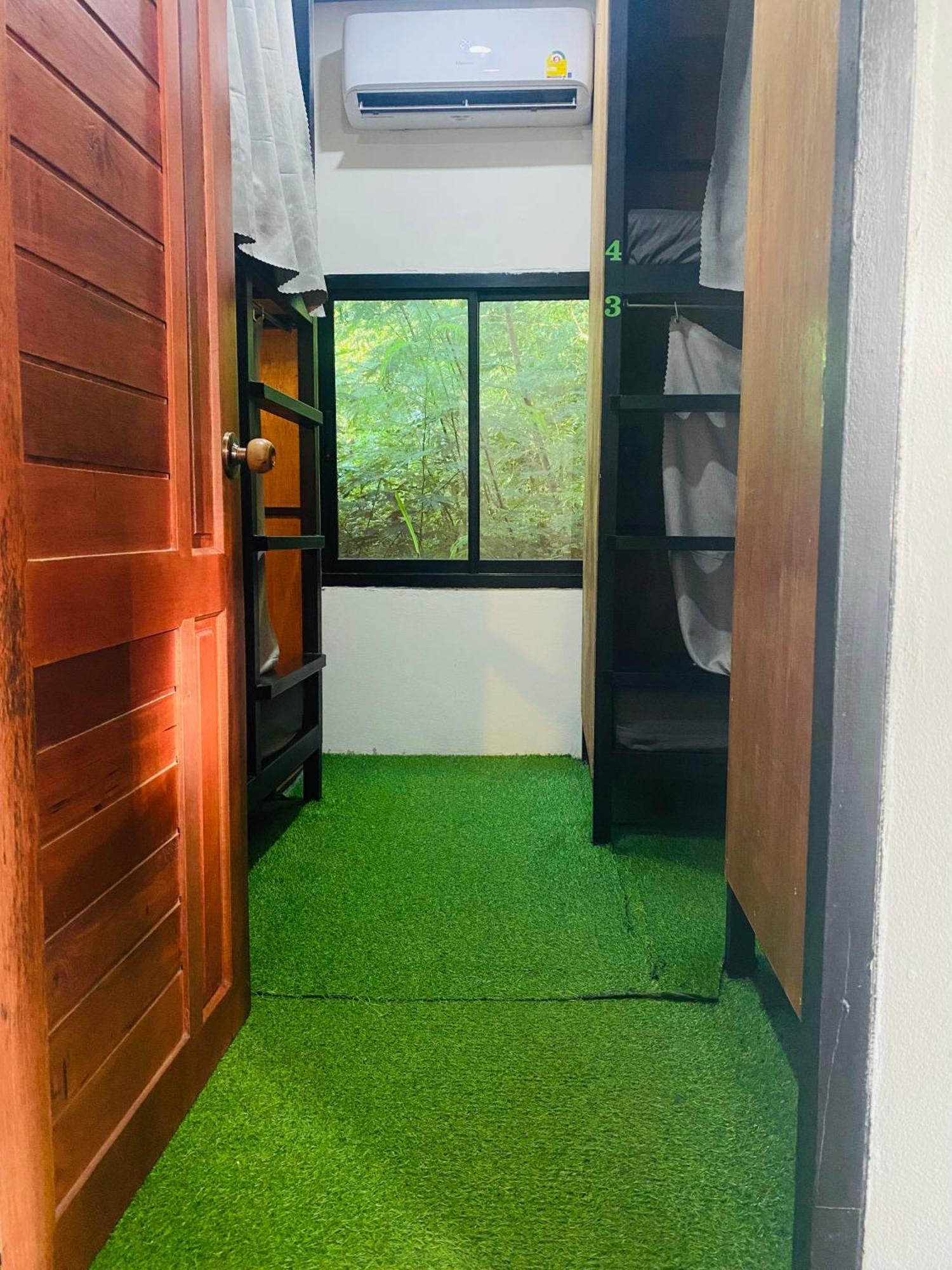 The 10 Club Hostel Thong Sala Bagian luar foto