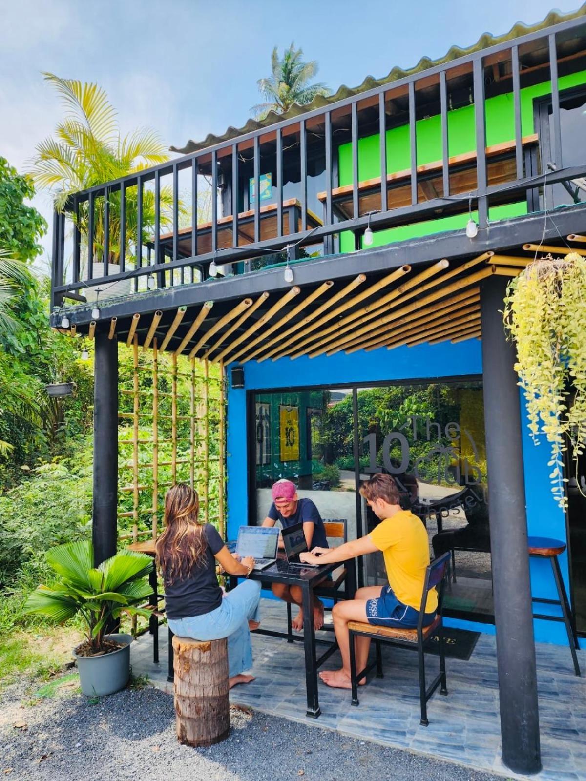 The 10 Club Hostel Thong Sala Bagian luar foto