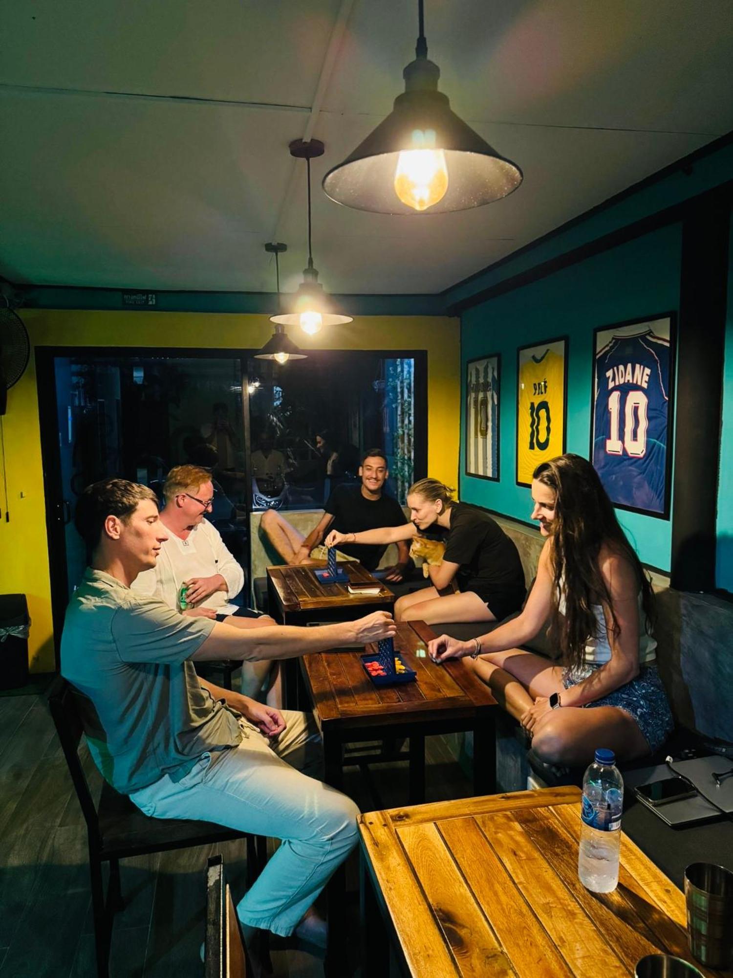 The 10 Club Hostel Thong Sala Bagian luar foto