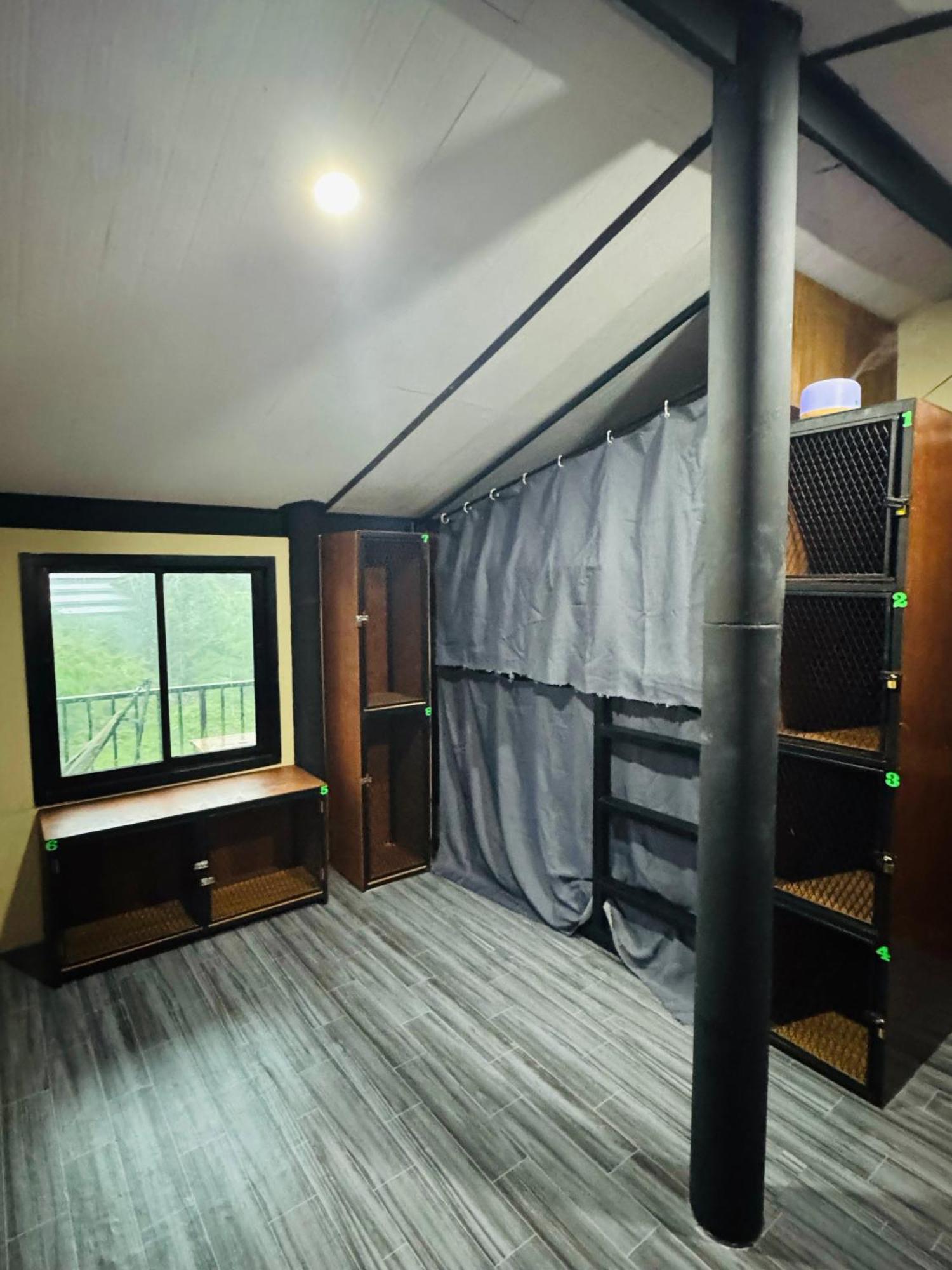 The 10 Club Hostel Thong Sala Bagian luar foto