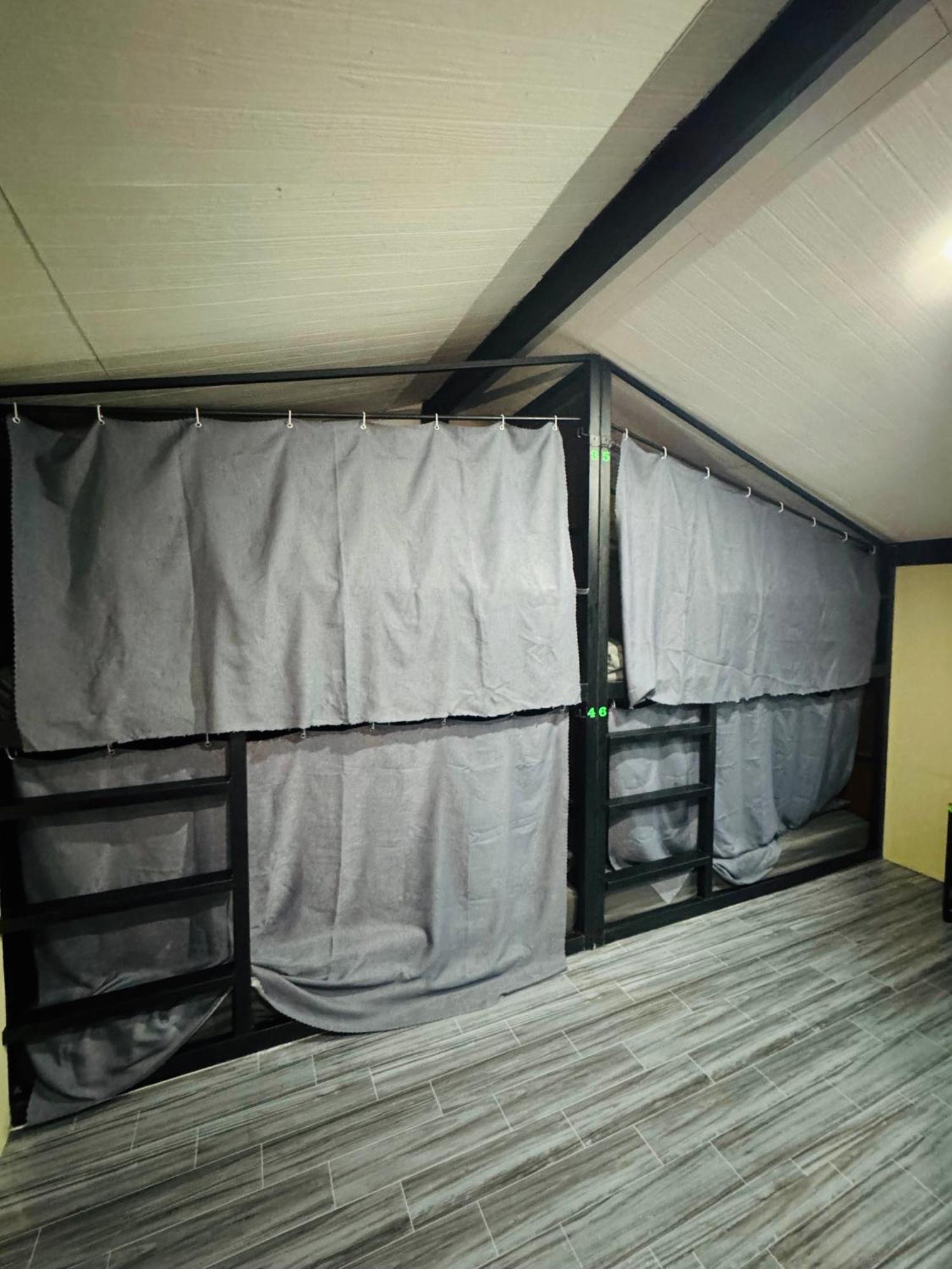 The 10 Club Hostel Thong Sala Bagian luar foto