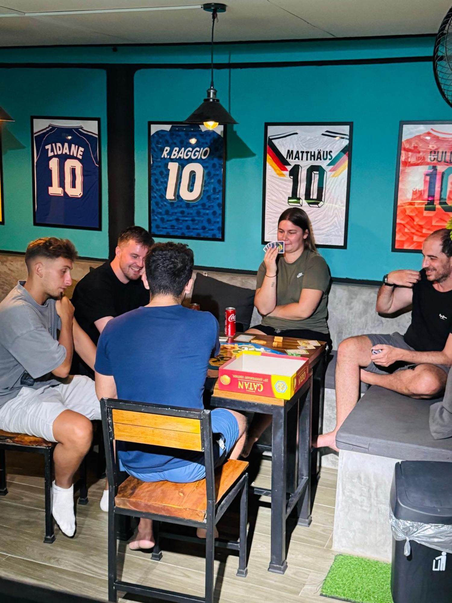 The 10 Club Hostel Thong Sala Bagian luar foto